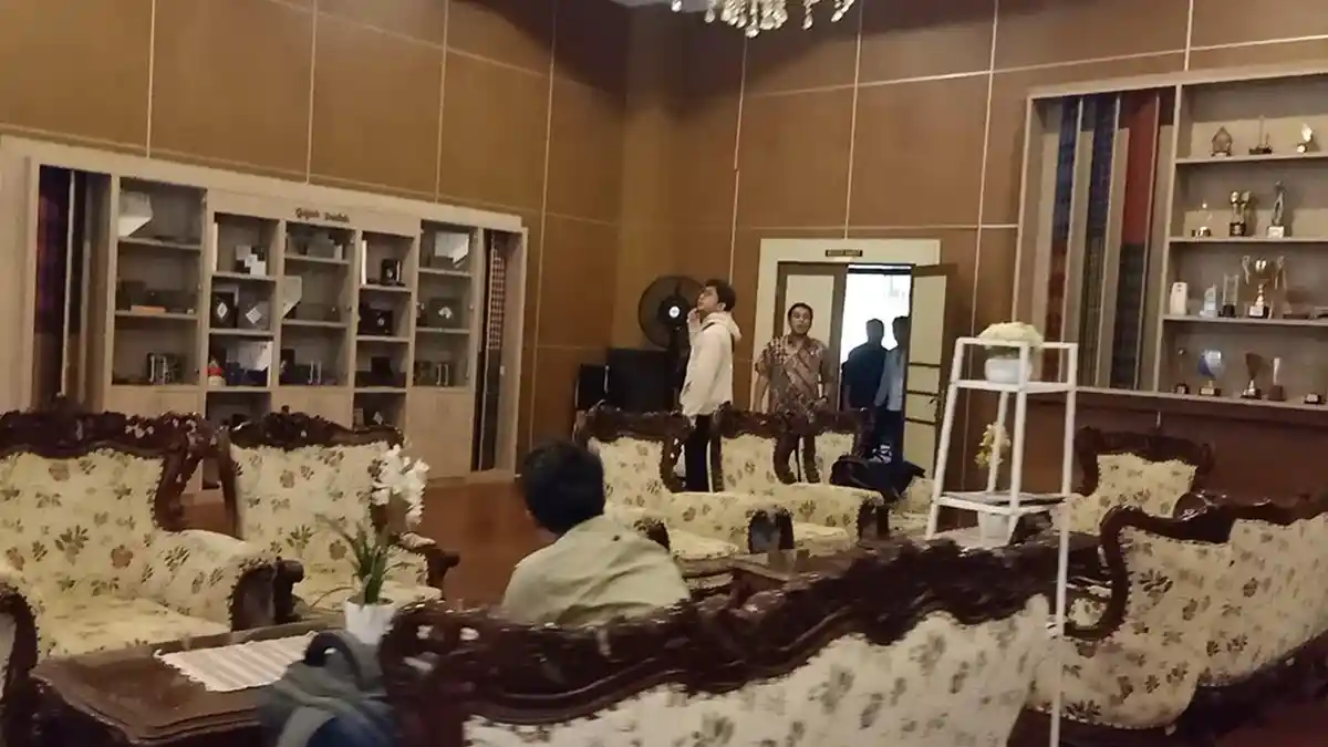 KPK Geledah Ruang Kerja Bupati Pekalongan dan 3 Ruang Lain, Sekda Terpaksa Mengungsi