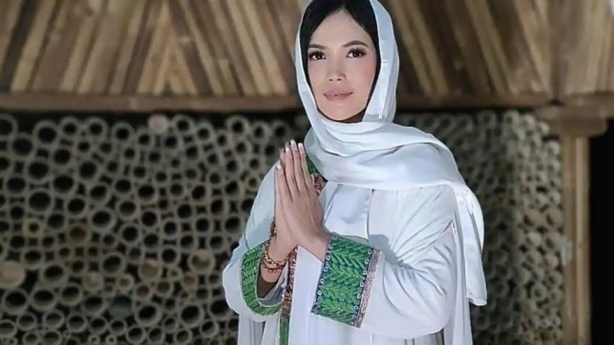 Cinderlina Kenang Masa Kecil Ikut Pawai Obor Saat Syuting Single Religi 'Berkah Ramadhan'
