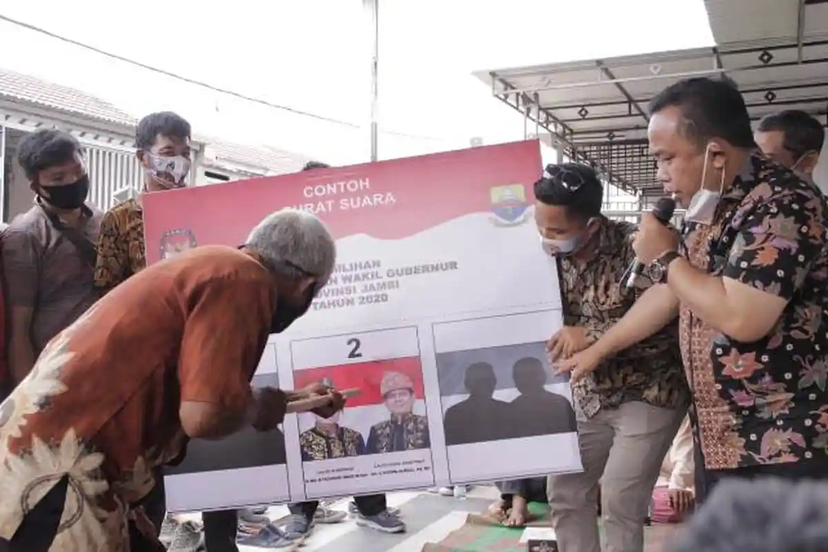 Warga Kasang Pudak Ini Menjadi yang Pertama Mencoblos Cagub Nomor 2