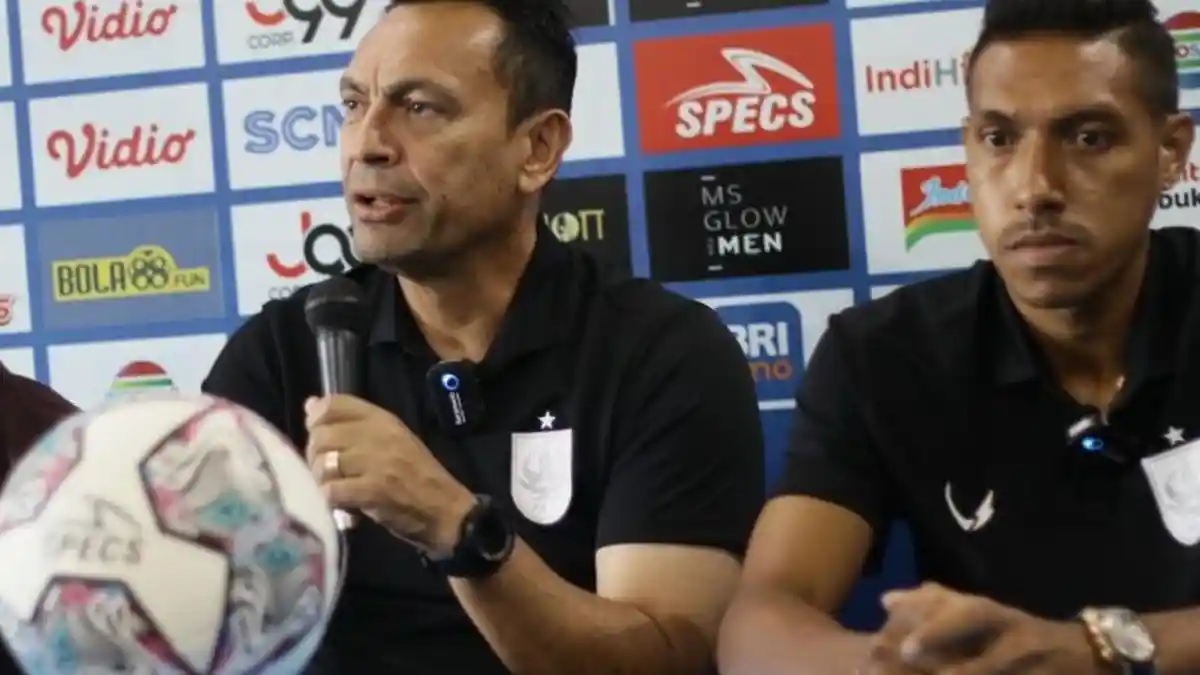 Live Streaming Arema FC vs PSIS Semarang, Delvin Rumbino Incar Kemenangan