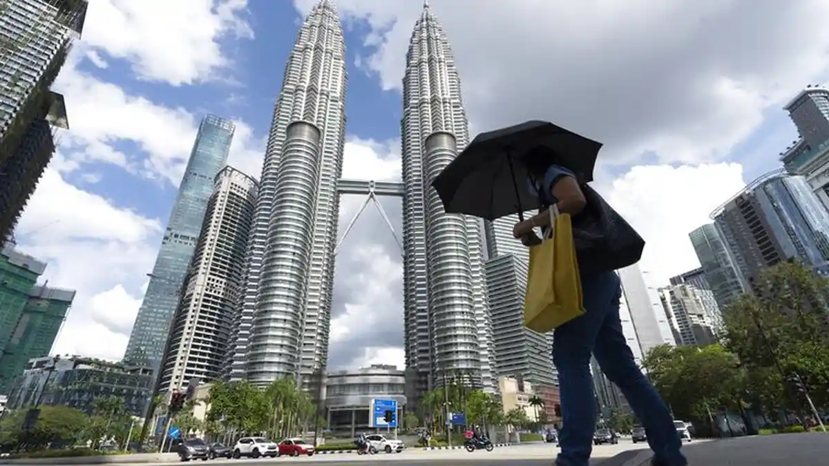 KONDISI MALAYSIA TERBARU Lockdown Total, Risiko Ekonomi Bisa Runtuh, 9.020 Kasus Baru Covid-19