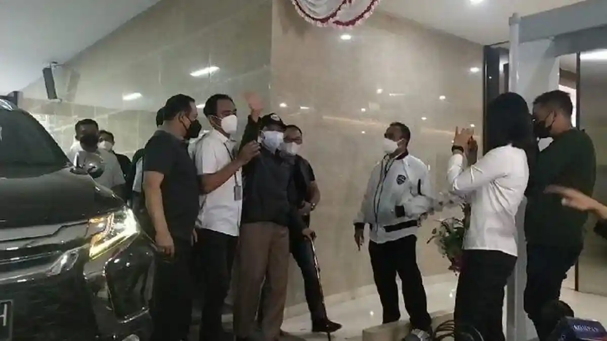 Kronologi Penangkapan Muhammad Kece, Pakai Topi-Bertongkat Teriak Merdeka saat Diciduk di Bali