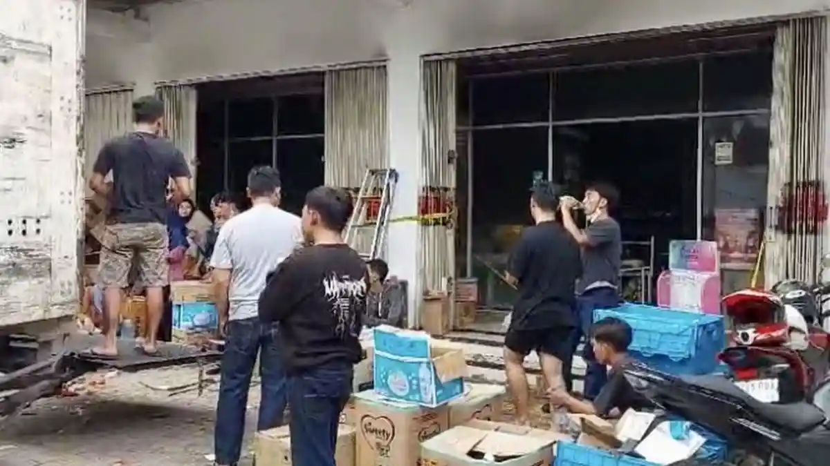 Minimarket di Lampung Terbakar, Ternyata Dibobol Komplotan Maling ATM, Ditemukan Alat Las