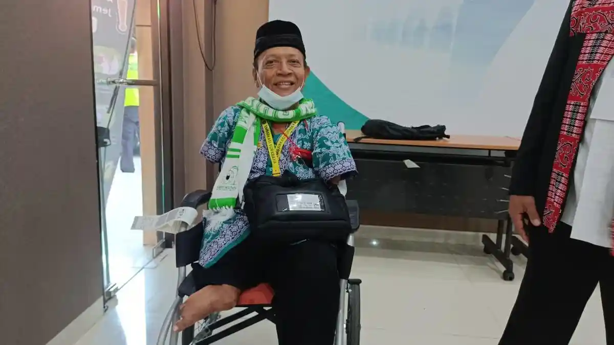 Sosok Pelukis Difabel Agus Yusuf Endang Kresno, Terlahir Tanpa Tangan, Wujudkan Impian Naik Haji 