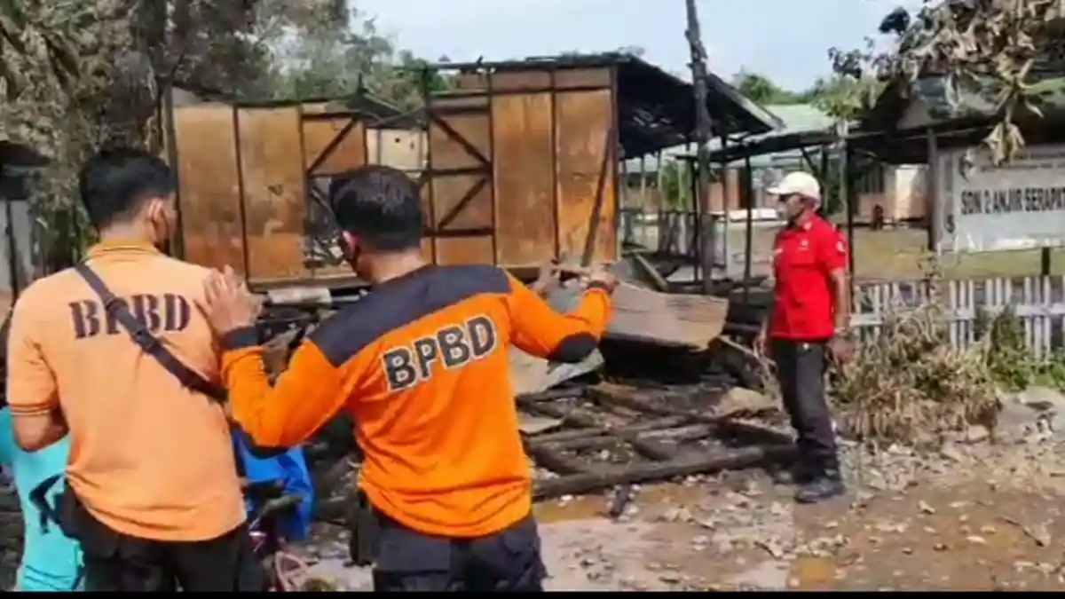 SDN 2 Anjir Serapat Timur Kapuas Terbakar, Sejumlah Ruangan & Peralatan Penting Jadi Arang