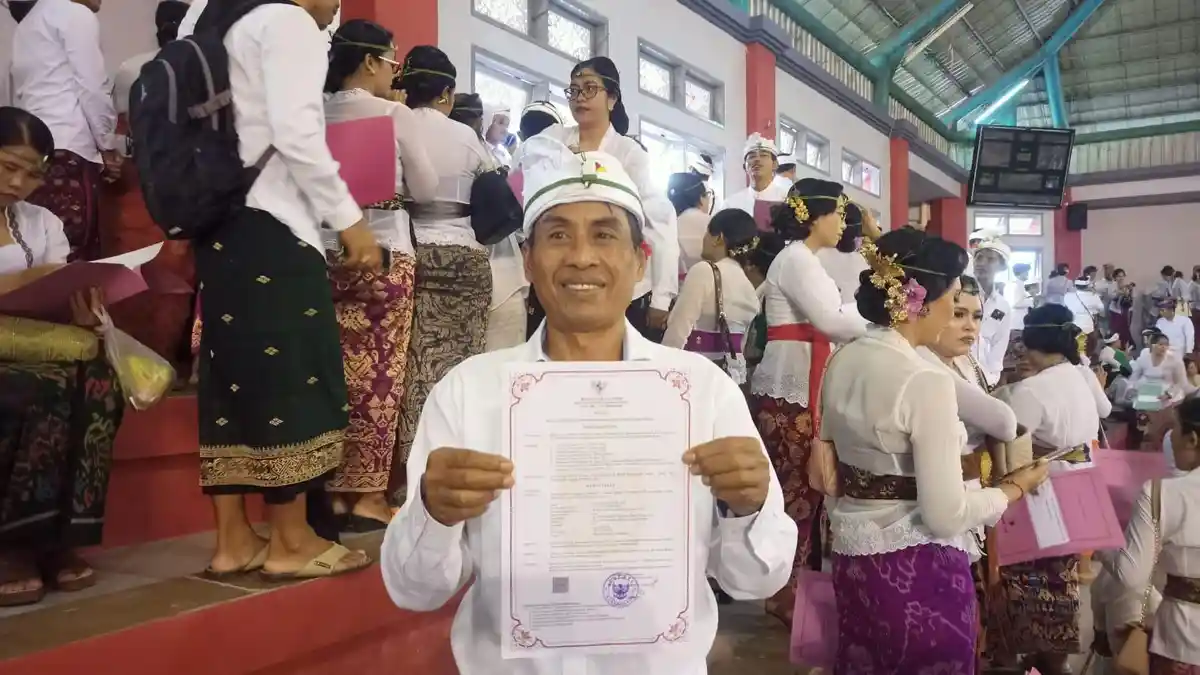 Kisah Guru Honorer Nyoman Pageh, Diangkat Jadi PPPK Setelah Mengabdi Puluhan Tahun