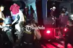 Sisa Laga Persebaya vs Arema di Solo : Laga Tanpa Penonton, Ratusan Bonek Masih Berangkat ke Solo