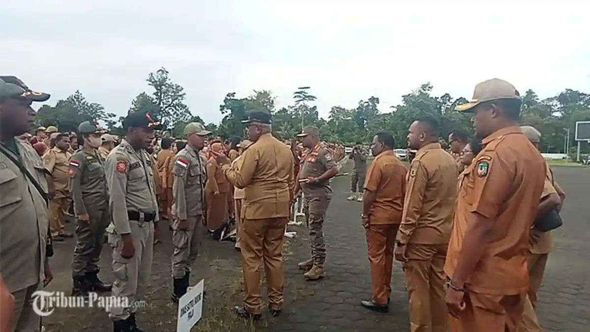 Pimpin Apel, Plt Bupati Mimika Soroti Kehadiran ASN dan Honorer