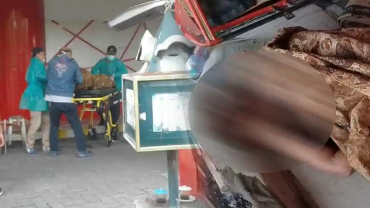 Toko Sarikat Jaya Gresik Geger, Ada Pria Tuban Tewas & Tim Evakuasi Pakai APD