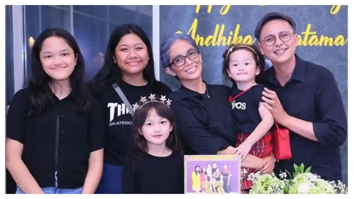 Andhika Pratama & Ussy Sulistiawaty Dandan Ala Kakek Nenek, Intip 6 Momen Serunya Ini