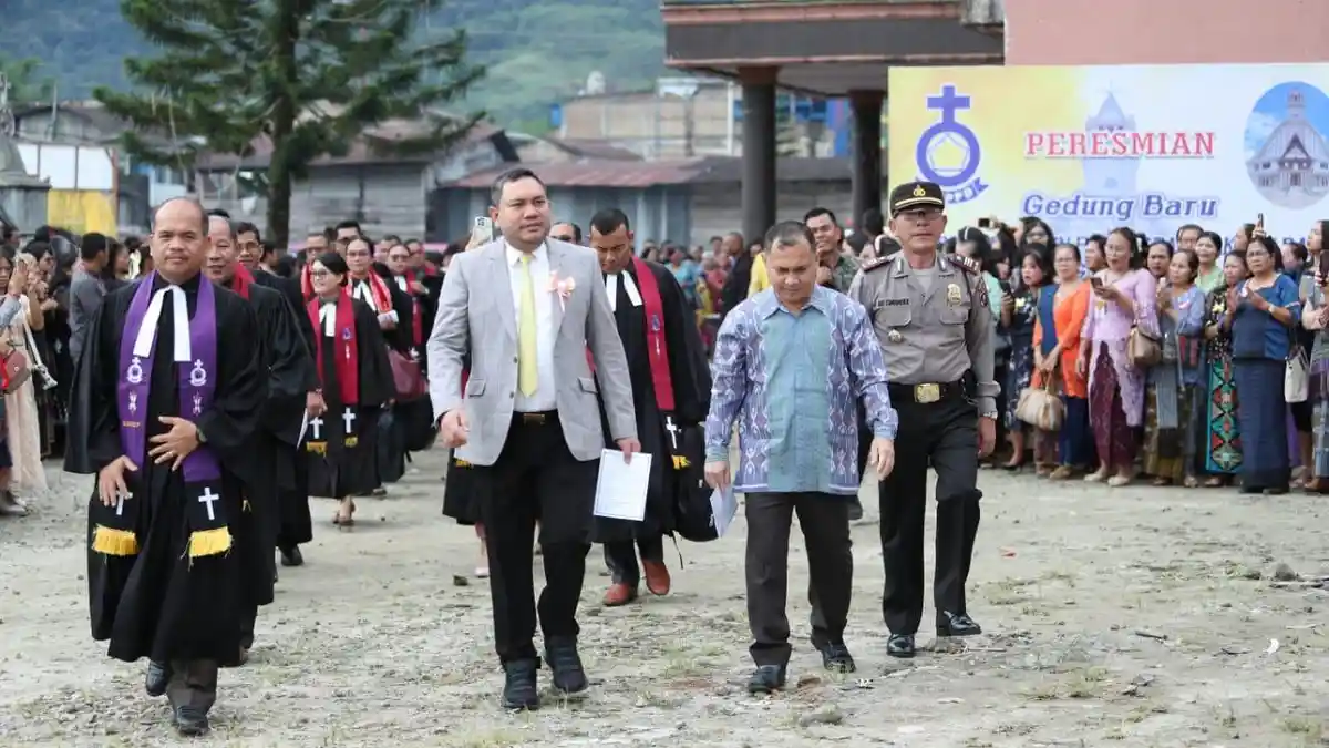 Bupati Franc Bernhard Tumanggor Resmikan Gedung Baru GKPPD Salak ...