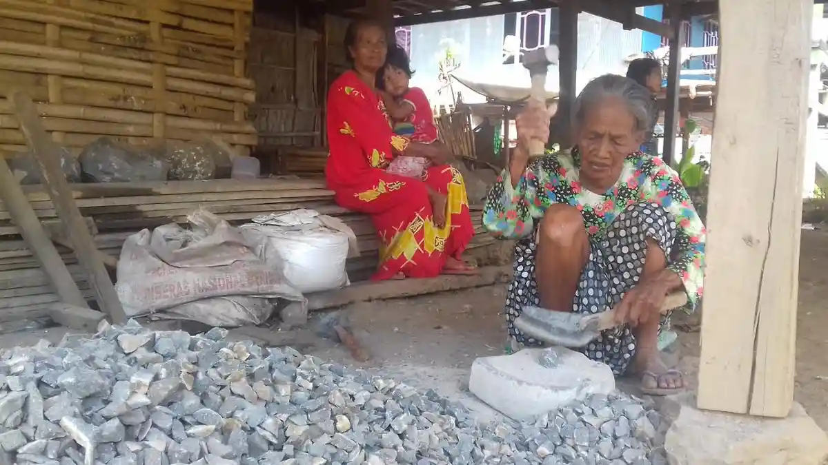Pantang Menyerah, Begini Cara Nenek Radi Bertahan Hidup di Kelara Jeneponto