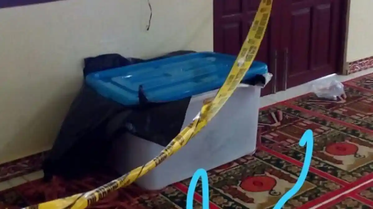 Warga Digegerkan Penemuan Mayat Wanita dalam Boks di Depan Musala