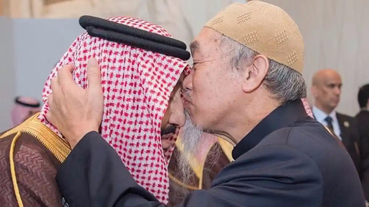 Pantas Saja Pria Tionghoa Ini Berani Cium Kening Raja Salman, Ternyata Begini Latar Belakangnya!