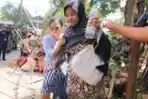 Pembongkaran Permukiman di Bantaran Sungai Karang Mumus