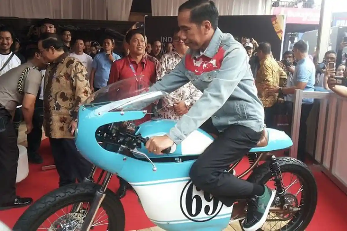 Ini 7 Sneakers Jokowi yang Mencuri Perhatian, Harganya Ada yang 2 Jutaan