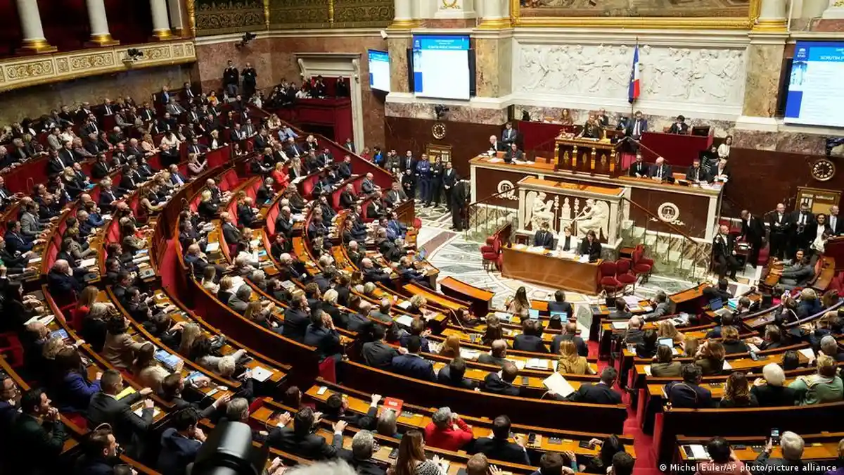 Prancis Sahkan RUU Imigrasi yang Kontroversial