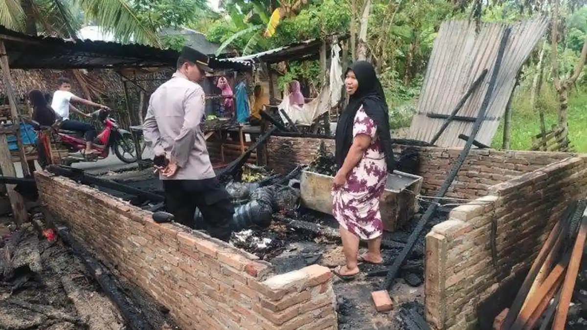 Diduga Api Dari Kompor yang Lupa Dimatikan, Kios Milik Warga Julok Tunong Terbakar