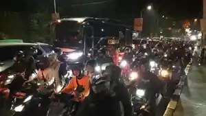 Kemaetan-di-Jalan-Raya-Puncak-masih-terjadi-meski-sudah-diberlakukan-one-way.jpg