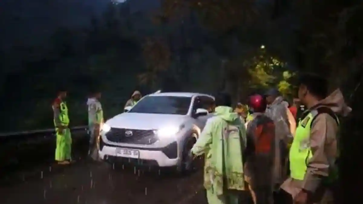 Longsor Terjadi di Jalur Wisata Dieng Wonosobo, Arus Lalu Lintas sempat Terganggu 