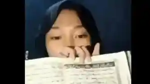 Viral-video-wanita-meludahi-Al-Quran-tanpa-busana.jpg
