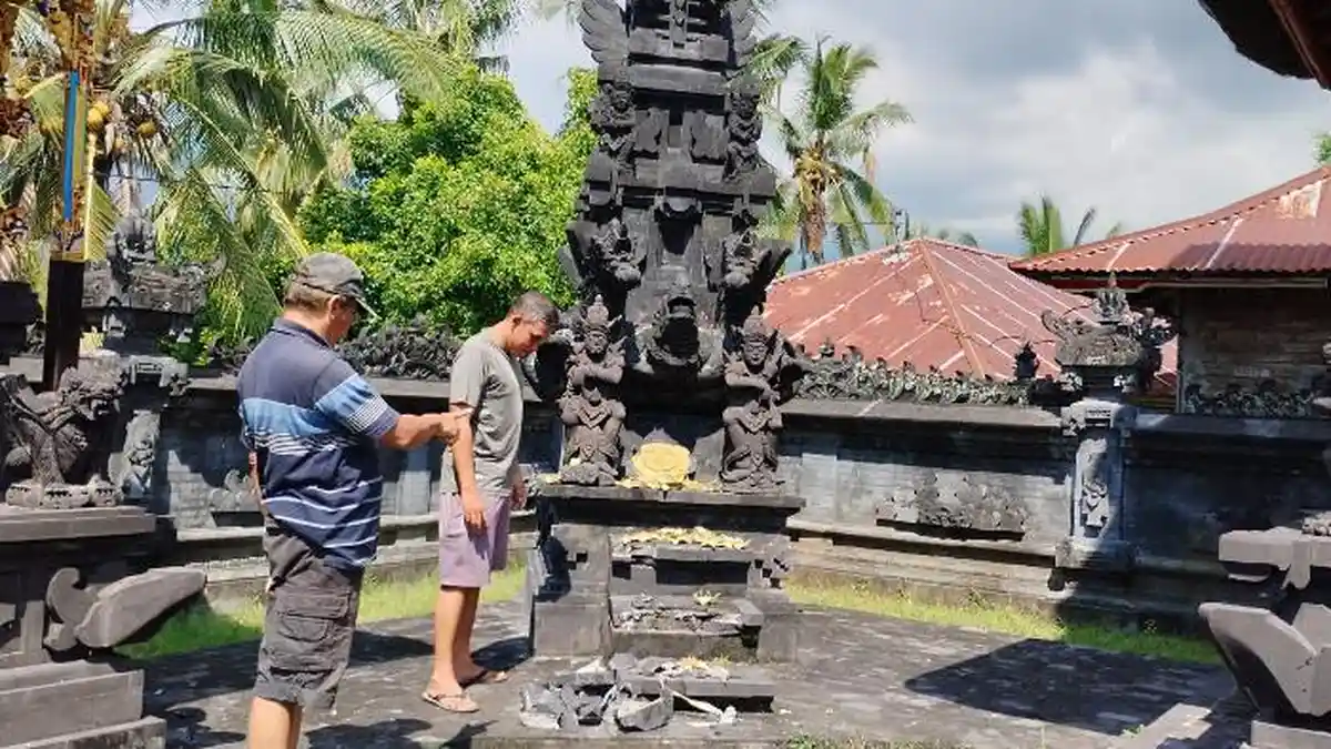 Diguncang Gempa, Pelinggih di Dua Pura Desa Pegadungan Buleleng Bali Rusak Ringan