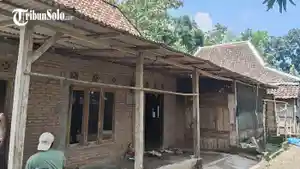 Situasi-rumah-duka-pelajar-kelas-VIII-SMPN-2-Sumberlawang-Sragen.jpg