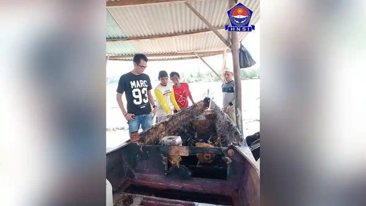 Perahunya Terbakar dan Meledak di Tengah Laut, Kasmin Nekat Nyebur