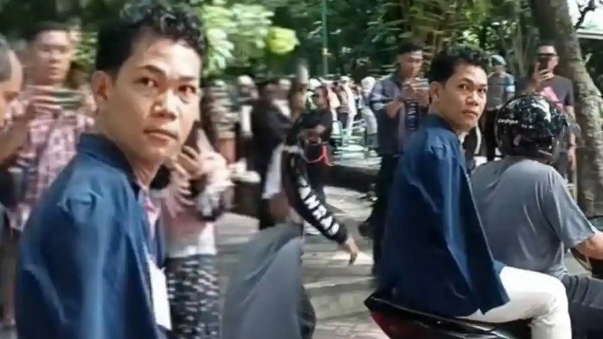 TATAPAN Ngeri Agus Buntung Ketika Dimaki saat Rekonstruksi Jadi Sorotan ...