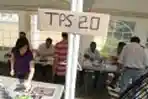 Warga Pondok Pucung Lakukan Pencoblosan Ulang di TPS 20