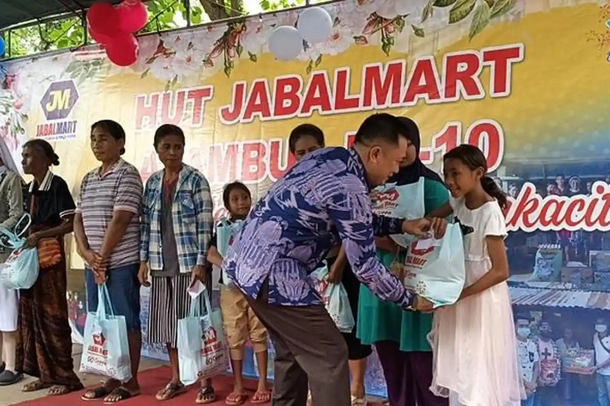 Rayakan HUT ke-10 Jabalmart Atambua Berbagi Kasih Bersama Anak Panti Asuhan dan Lansia