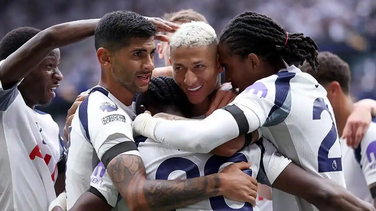 Wajah Berbeda Tottenham di Kandang Liverpool, Gol Richarlison Lukai Publik Anfield