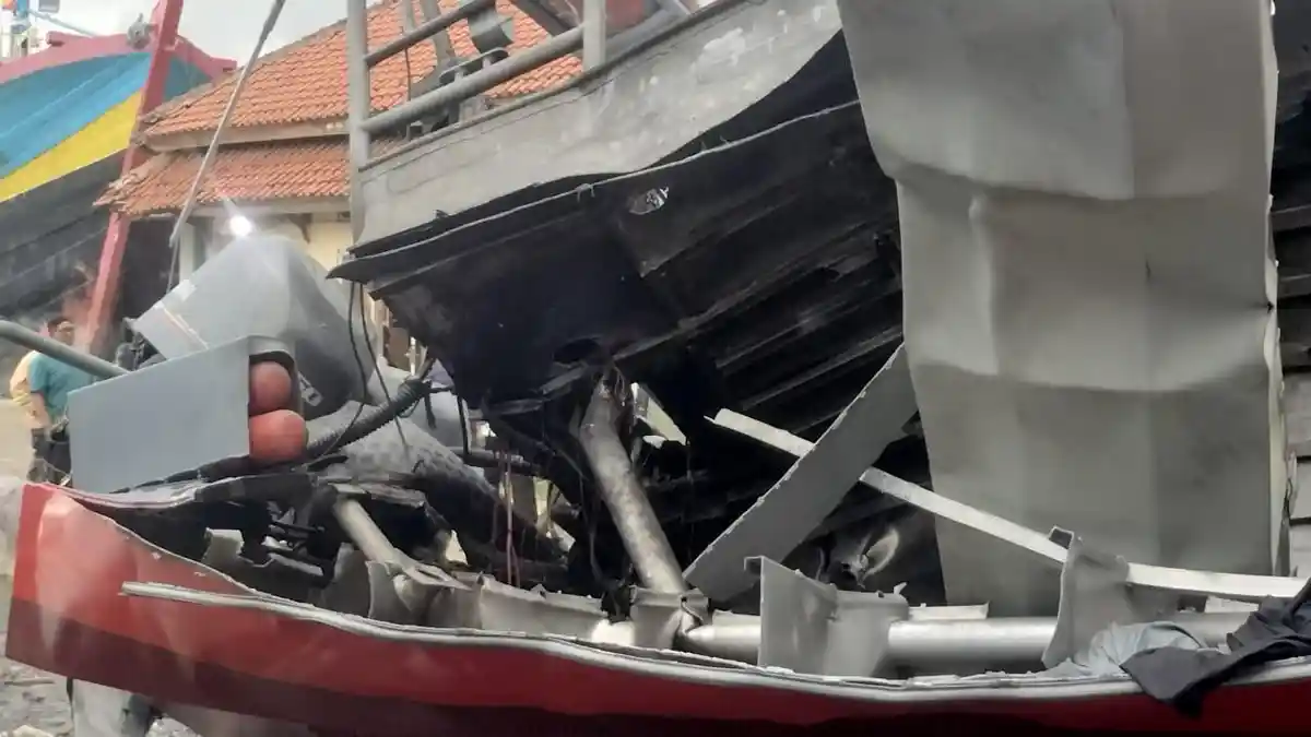 BREAKING NEWS: Kapal Basarnas Terbakar dan Meledak di Cilacap, 1 Orang Tewas 2 Lainnya Luka Berat