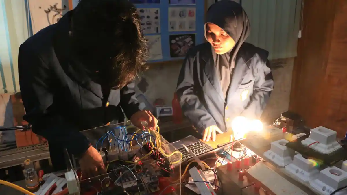 Mahasiswa Vokasi Dinilai Lebih Terampil dan Adaptif Saat Bekerja