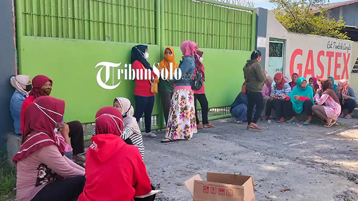 Pilunya Buruh PT GSP Sragen,Sejak Lebaran Tak Digaji, Kini Datangi Pabrik : Kelaparan Mau Makan Apa?