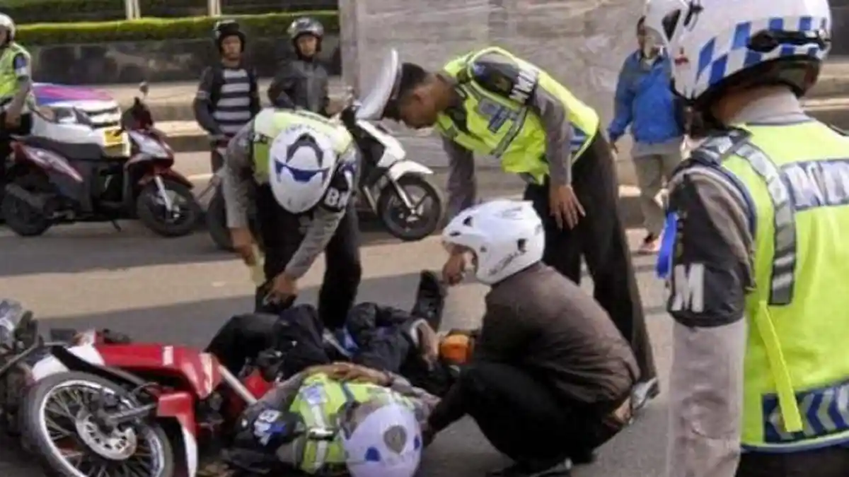 Kisah Nyata: Tak Sengaja Tabrak Polisi, Mahasiswa Ini Malah Dapat Jodoh