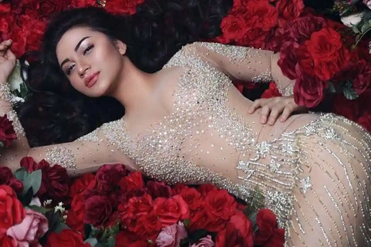 Ariel Tatum Digoda dan Disiuli Abang Tukang Bangunan, Reaksinya Tak Terduga