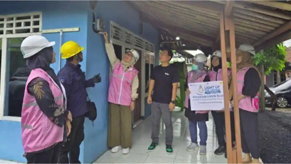 Isra Mi'raj, PLN Jabar Terangi 6 Masjid di Kabupaten Bekasi melalui program "Light Up The Dream"