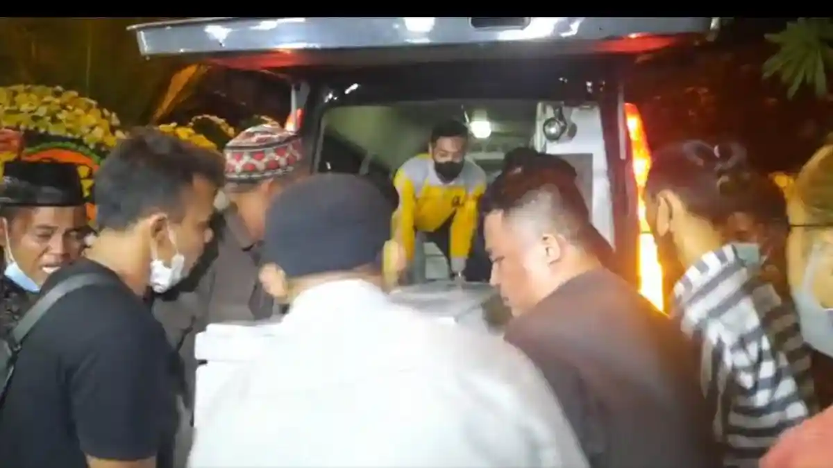 BREAKING NEWS Jenazah Vanessa Angel dan Bibi Andriansyah Tiba di Rumah Duka, Ini Videonya