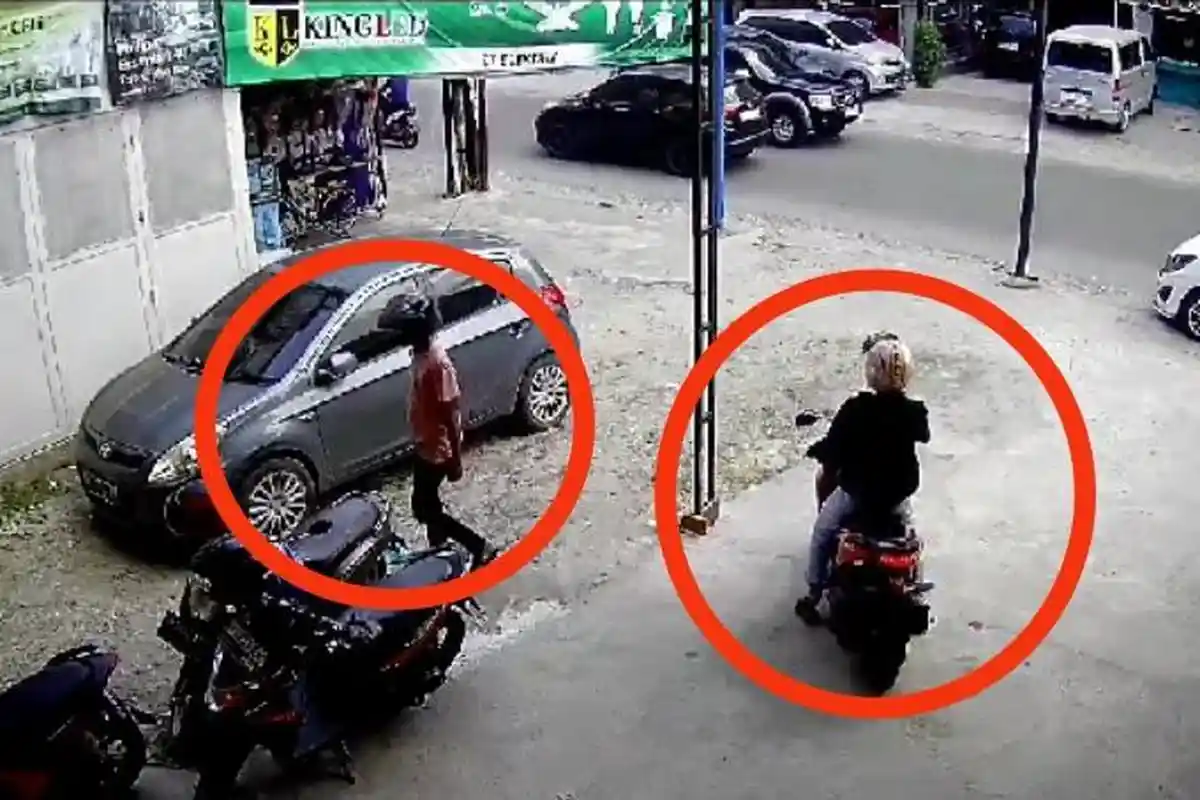 TEREKAM CCTV Aksi 2 Pria Maling Motor di Praktek Dokter Gigi, Beraksi di Siang Hari