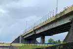 Pemasangan-Pagar-Pengaman-di-Jembatan-Interchange-Manado-Bypass-Jumat-2122025.jpg