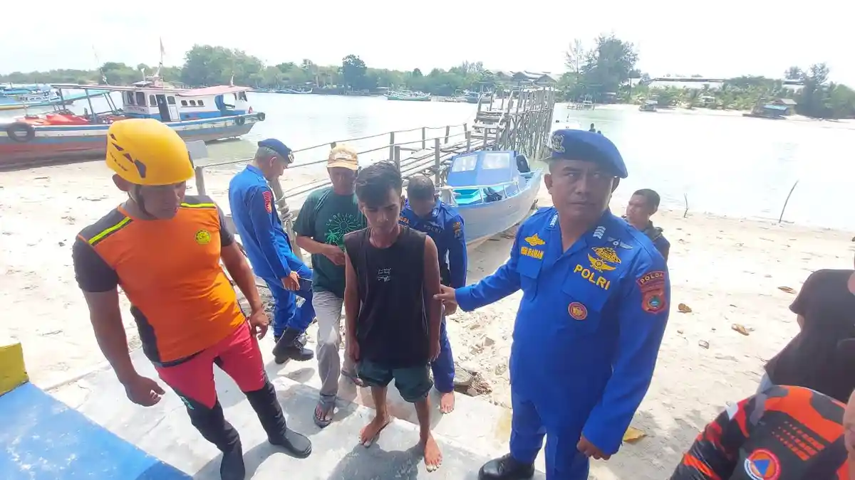 Pencarian Nelayan Hilang Terkendala Gelombang Tinggi, Tim SAR Andalkan Nelayan di Laut