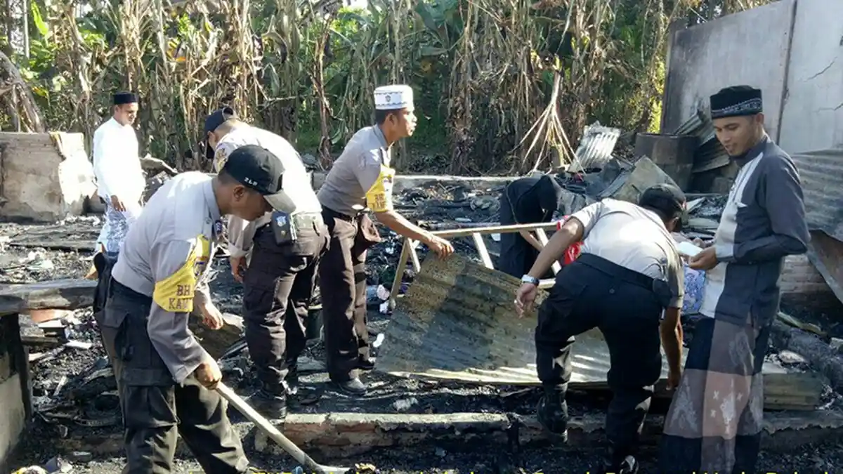 Innalillah! Perumahan Dewan Guru di Dayah Abu Paya Pasie Aceh Timur Ludes Terbakar