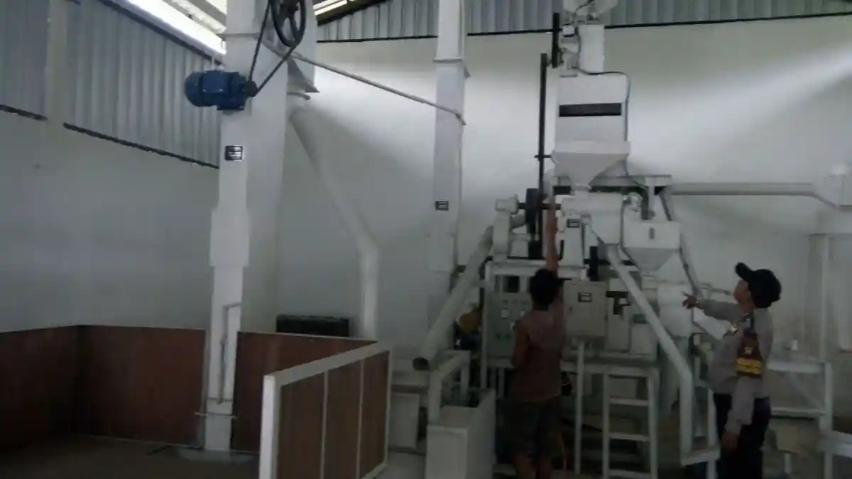 Mesin Perontok Padi Layani 7 Desa, Bhabinkamtibmas Rutin Cek Kondisinya