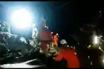 basarnas-saat-proses-evakuasi-korban-longsor-di-malalayang-kota-manado-sabtu-1612021.jpg