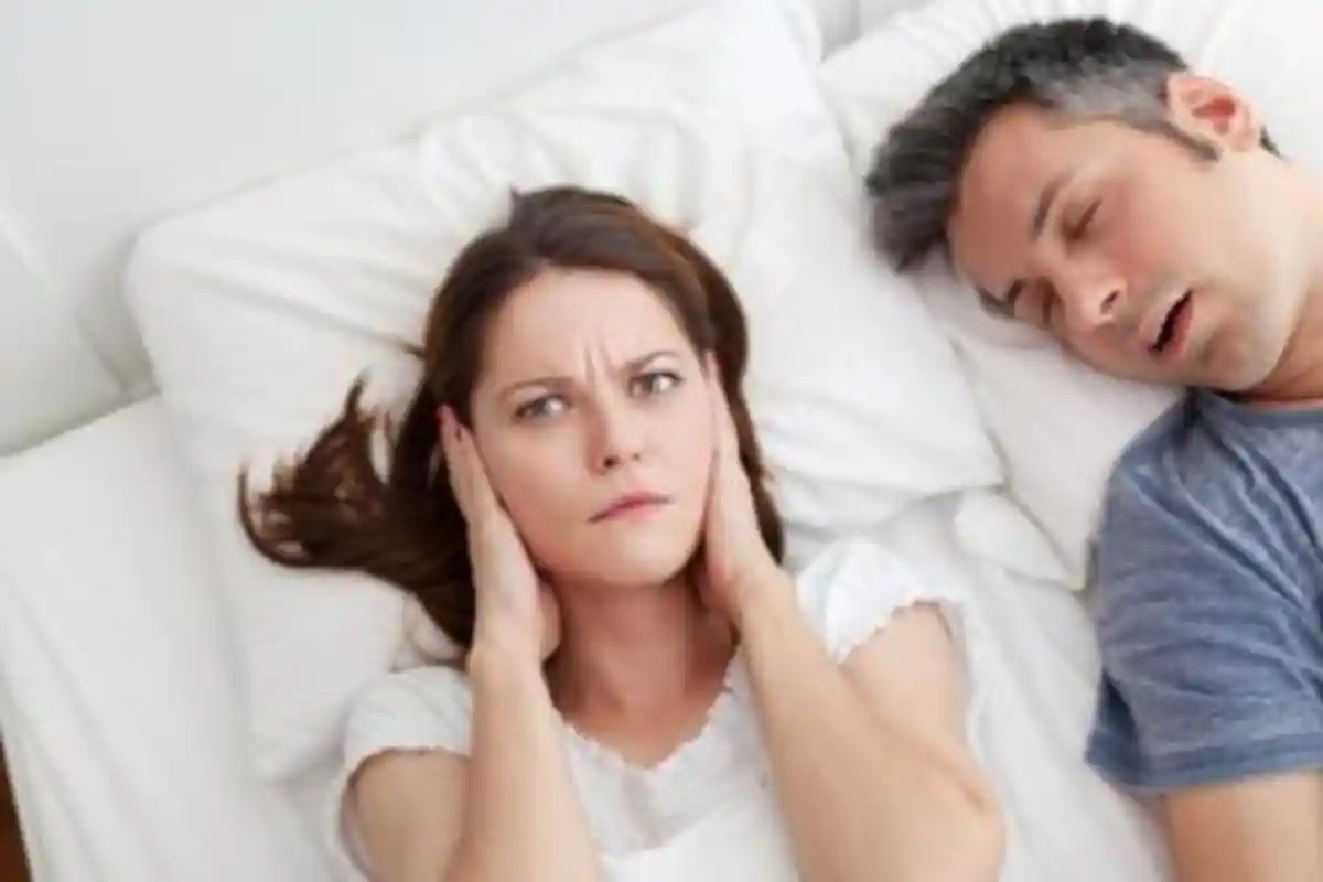 10 Tips Ini Bisa Membantu Anda Terhenti Ngorok, Tidur Miring hingga Jaga Pola Makan