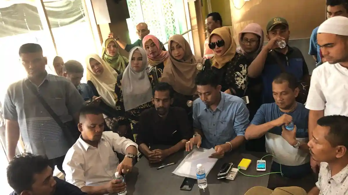 KMAB Tuntut Lepaskan Irwandi   