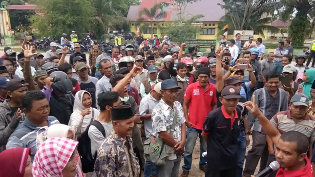 Warga Berdemo ke Kantor DPRK Aceh Singkil, Terkait Sengketa Lahan dengan PT Nafasindo