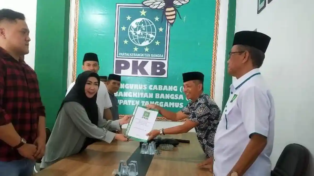 Usai NasDem, Dewi Handajani Kembalikan Formulir Pendaftaran Balon Bupati di 2 Partai
