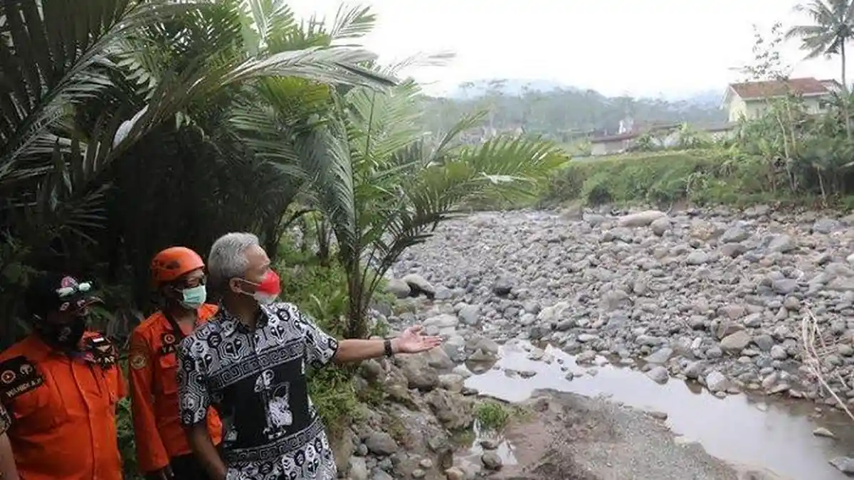 Merasa Bersalah, Ganjar Pastikan Bangun Jembatan Jebengplampitan Secepatnya